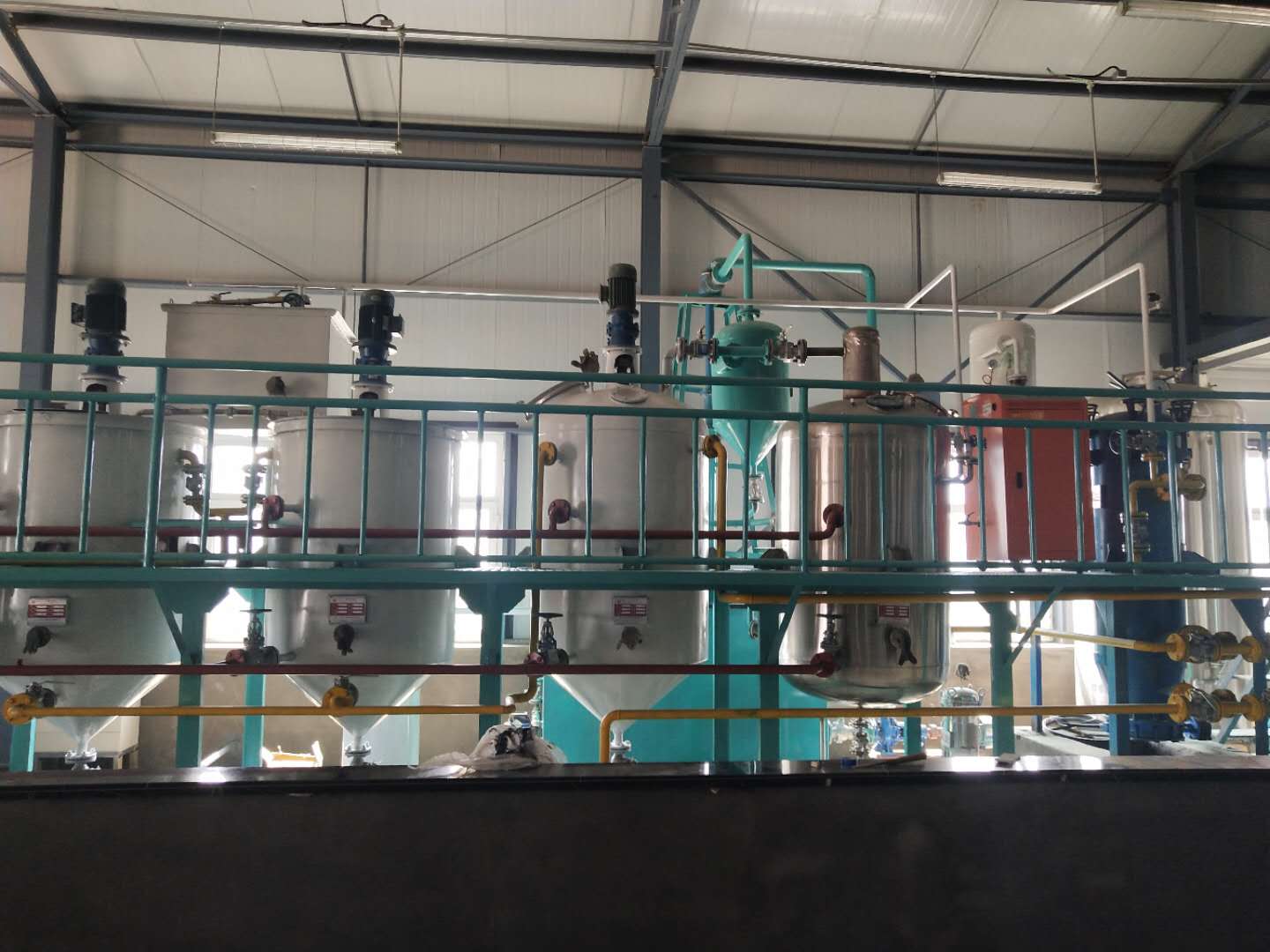 精煉設(shè)備.jpg 精煉設(shè)備.jpg